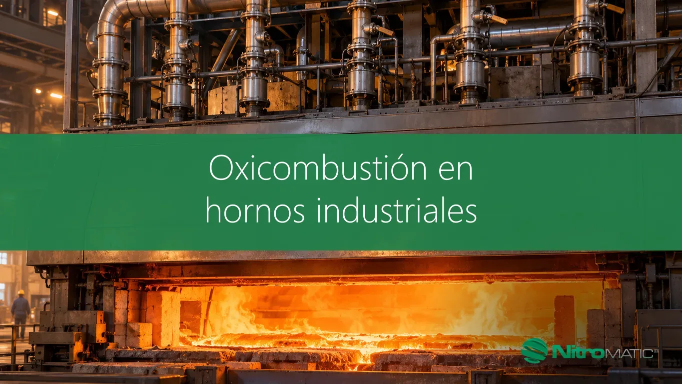 Horno industrial con quemadores y tuberías de oxígeno y el material fundido en su interior